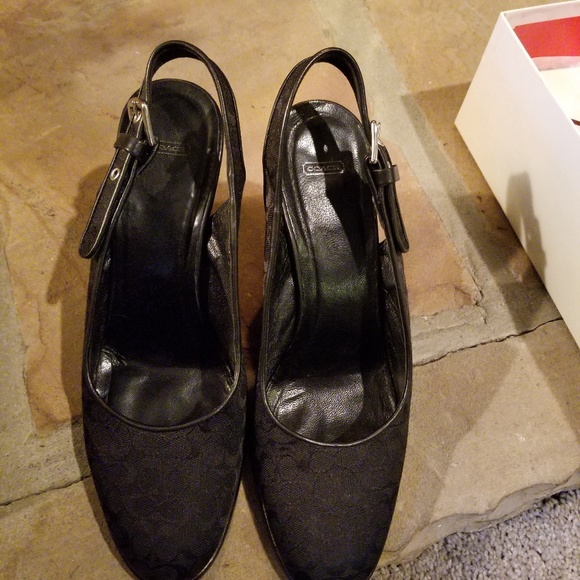 Shoes - Picture 3 of 4